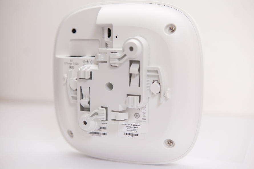 手軽なのにビジネス品質。“1人情シス”に最適なWi-Fiアクセスポイント